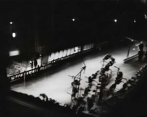 好，我现在需要帮用户写一篇关于鼻综合的文章。用户是上海鼻整形医生，所以文章需要专业且详细。首先，我得明确文章的结构，通常包括鼻综合的定义、手术过程、注意事项以及术后恢复等部分，上海鼻整形医生推荐，精细鼻综合手术，塑造自然精致鼻型