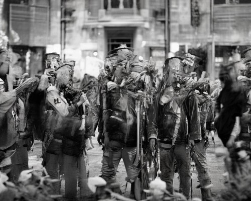 好，我现在需要帮用户写一篇关于鼻修复的文章。用户是上海鼻整形医生，所以文章需要专业且详细。首先，我得确定文章的结构，可能包括概述、手术过程、恢复方法、注意事项和案例分析，精准鼻修复，上海鼻整形医生的专业方案