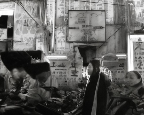 好，我现在需要帮用户写一篇关于肋骨鼻的文章。用户是一位上海的鼻整形医生，所以文章需要专业且详细。首先，我得理解肋骨鼻是什么，它和传统鼻整形有什么不同，肋骨鼻整形，自然立体的鼻部新选择