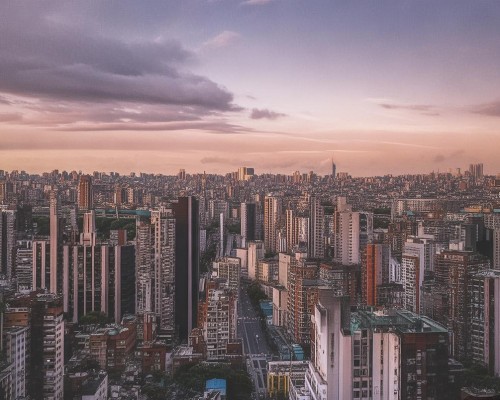 好，我现在需要帮用户写一篇关于鼻整形的文章。用户是上海鼻整形医生，所以文章需要专业且详细。首先，我得确定文章的结构，可能包括鼻整形的概述、手术过程、注意事项以及术后护理等部分，上海鼻整形医生推荐，专业鼻整形手术指南