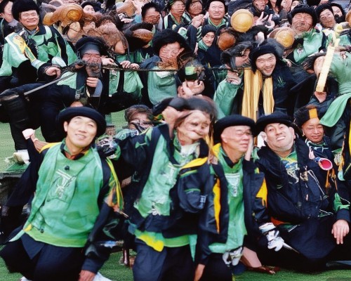 好，我现在需要帮用户写一篇关于鼻综合的文章。用户是上海鼻整形医生，所以文章需要专业且详细。首先，我得明确文章的结构，可能包括鼻综合的定义、手术过程、注意事项以及术后恢复等部分，上海鼻整形，专业鼻综合手术指南