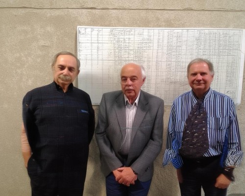 好，我现在需要帮用户写一篇关于鼻综合的文章。用户是上海鼻整形医生，所以文章需要专业且详细。首先，我得明确文章的结构，可能包括鼻综合的定义、手术过程、注意事项以及术后恢复等部分，上海鼻整形，专业鼻综合手术指南