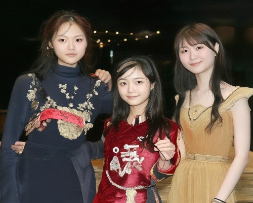 好，我现在需要帮用户写一篇关于鼻整形的文章。用户是上海的鼻整形医生，所以文章需要专业且详细。首先，我得确定文章的结构，可能包括鼻整形的概述、手术方法、恢复期、注意事项以及选择医生的重要性，上海鼻整形医生专业指导，鼻部提升手术全解析