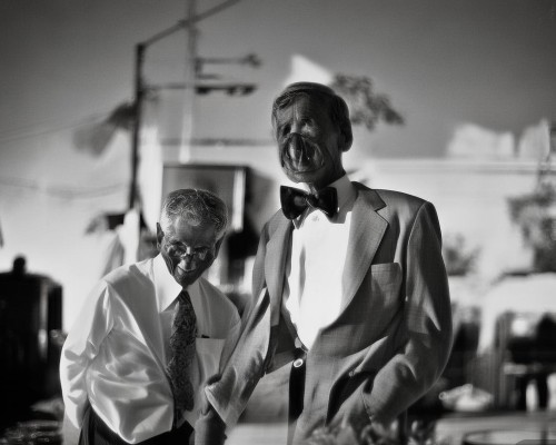 好，我现在需要帮用户写一篇关于鼻综合的文章。用户是上海鼻整形医生，所以文章需要专业且详细。首先，我得明确文章的结构，通常包括鼻综合的定义、手术过程、注意事项以及术后恢复等部分，上海鼻整形医生推荐，专业鼻综合手术方案，塑造自然精致鼻型