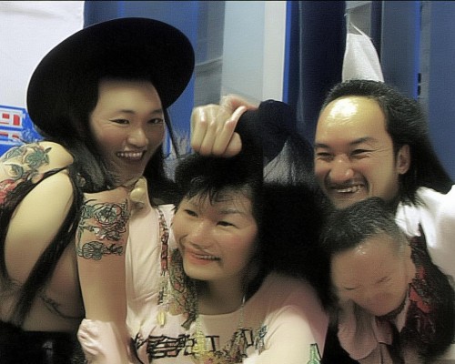 好，我现在需要帮用户写一篇关于鼻综合的文章。用户是上海鼻整形医生，所以文章需要专业且详细。首先，我得理解鼻综合是什么，它应该包括鼻部的多个方面，比如鼻梁、鼻尖、鼻孔等，精细鼻部整形，全面解析鼻综合手术