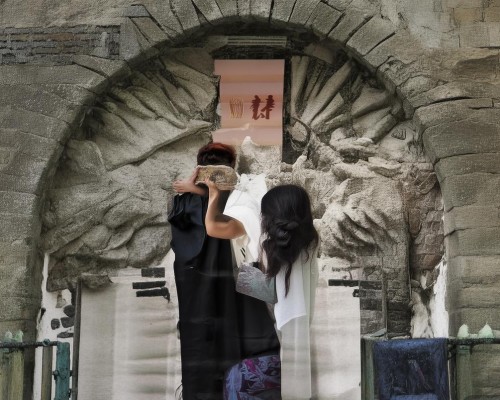 好，我现在需要帮用户写一篇关于肋骨鼻的文章。用户是一位上海的鼻整形医生，所以文章需要专业且详细。首先，我得理解肋骨鼻是什么，它和传统鼻整形有什么不同，肋骨鼻整形，自然立体的鼻部新选择