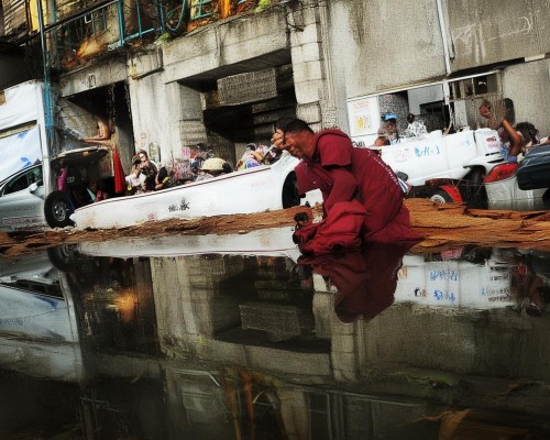 好，我现在需要帮用户写一篇关于鼻修复的文章。用户是上海鼻整形医生，所以文章需要专业且详细。首先，我得确定文章的结构，可能包括概述、手术前的检查、手术过程、恢复期注意事项和案例分享，精准鼻修复，塑造自然美——上海鼻整形医生推荐