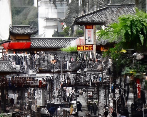 好，我现在需要帮用户写一篇关于鼻修复的文章。用户是上海鼻整形医生，所以文章需要专业且详细。首先，我得确定文章的结构，可能包括概述、手术过程、恢复期、注意事项和案例分析，精准鼻修复，上海鼻整形医生的专业方案