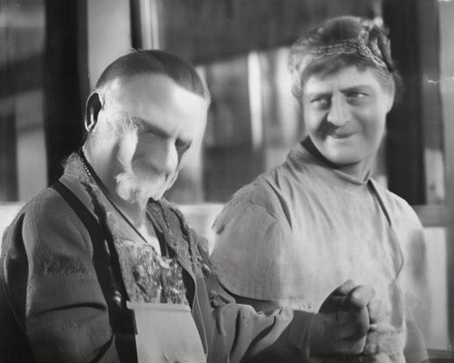 好，我现在需要帮用户写一篇关于肋骨鼻的文章。用户是上海鼻整形医生，所以文章需要专业且详细。首先，我得理解肋骨鼻是什么，它和传统鼻整形有什么不同，肋骨鼻整形，自然与优雅的完美结合