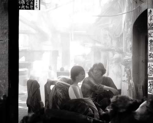 好，我现在需要帮用户写一篇关于肋骨鼻的文章。用户是上海鼻整形医生，所以文章需要专业且详细。首先，我得确定文章的结构，可能包括什么是肋骨鼻、手术过程、优点、注意事项和恢复期等等，肋骨鼻整形手术，专业医生带你了解自然美观的鼻型塑造