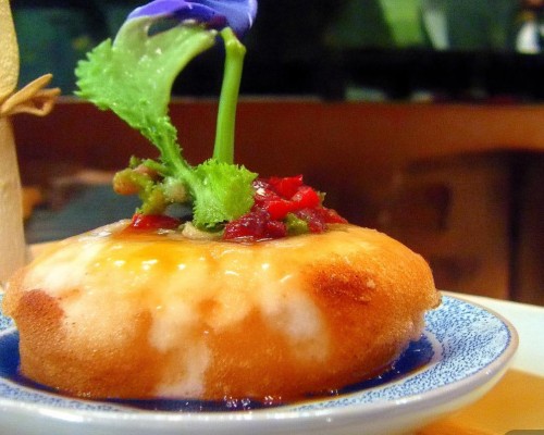 好，我现在需要帮用户写一篇关于肋骨鼻的文章。用户是一位上海的鼻整形医生，所以文章需要专业且详细。首先，我得理解肋骨鼻是什么，它和传统鼻整形有什么不同