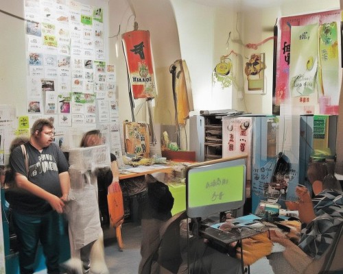 好,我现在需要帮用户写一篇关于鼻综合的文章。用户是上海鼻整形医生,所以文章需要专业且详细。首先,我得理解鼻综合这个词的含义,它应该指的是鼻部整形手术,可能包括鼻梁、鼻尖、鼻翼等多方面的调整,上海鼻整形医生专业解析,鼻部整形手术的技术精进与效果解析